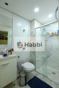 perfeita para receber amigos e familiares.  A sala de jantar