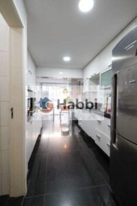 também com piso em porcelanato