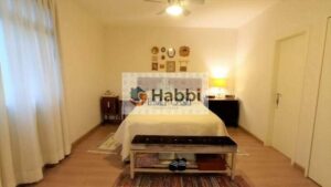 ideal para receber amigos e familiares com elegância. São quatro quartos com piso em laminado de madeira