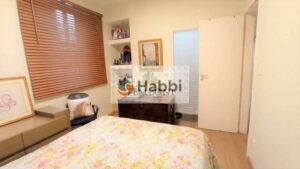 três closets e um quarto com armário planejado