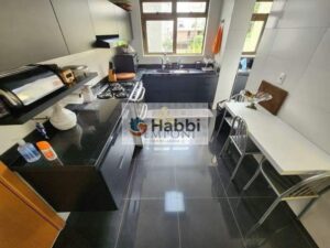 com ambientes cuidadosamente planejados para proporcionar o máximo de bem-estar. A sala para dois ambientes
