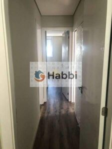 também com piso em porcelanato
