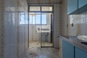 Este apartamento de 4 quartos oferece espaço de sobra para acomodar toda a família com conforto e privacidade. A suíte master é um verdadeiro refúgio