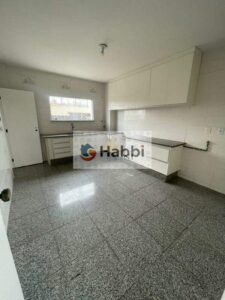 proporciona momentos de tranquilidade e bem-estar. Todos os quartos contam com armários planejados e piso em tábua corrida