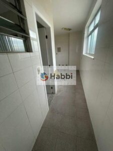 A ampla sala para 2 ambientes