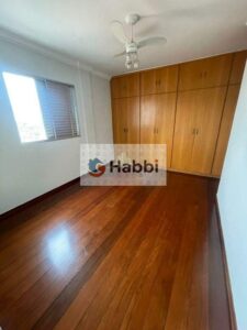 este imóvel de 220m² oferece um ambiente espaçoso e sofisticado