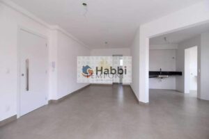 uma das principais vias do bairro Santo Antônio. A proximidade com comércios