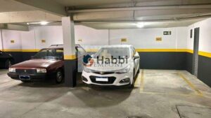 Desfrute de amplos espaços e acabamentos de alta qualidade neste apartamento impecável. Com duas salas espaçosas