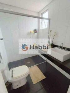 banheiros e cozinha oferecem praticidade e organização