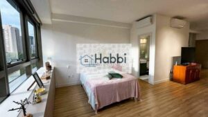 criando uma sensação de amplitude.   • Piso: Vinílico em todos os ambientes