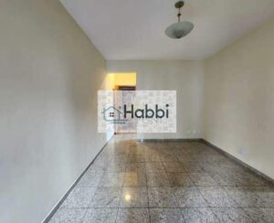 sendo 01 suíte. Cozinha com armários. Área de serviço com armários e DCE completo. Pisos em Durafloor nos quartos e granito na sala