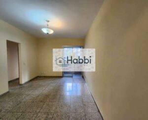 Apartamento no bairro Belvedere com 72m². Sala para dois ambientes com varanda. 02 quartos com armários