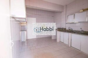 1 sala projetada para dois ambientes com piso em taco