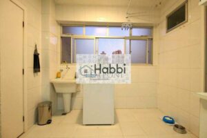 facilitando o acesso aos apartamentos.  Localizado em uma rua tranquila