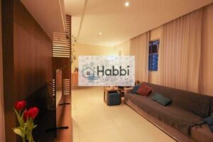 Este apartamento à venda no bairro Lourdes possui uma área de 120 m² e é ideal para quem busca conforto e comodidade em uma localização privilegiada. A sala espaçosa