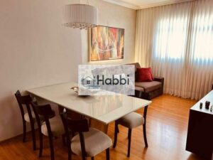 Belo Horizonte/MG contendo:   Sala para 2 ambientes com piso em laminado de madeira