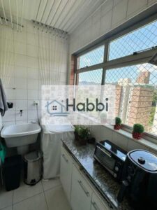 armário e blindex;   Cozinha com armários