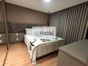 lindo painel ripado isolando a cozinha