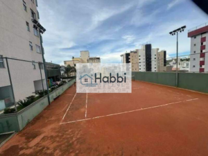 bancada em mármore e um espaço café   Cozinha ampla com armários;   Sol da manhã;   Área de serviço independente.   03 vagas de garagem cobertas 2 em linha e 1 livre;   Prédio com água e gás inclusos no condomínio