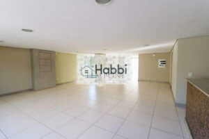 sendo 01 suíte com ar-condicionado;   Banheiro social e suíte com bancadas em granito