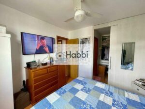 este imóvel é perfeito para quem busca espaço e sofisticação. Os armários embutidos presentes nos quartos e na sala proporcionam praticidade e organização