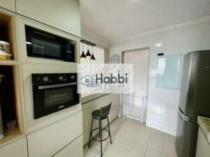 é ideal para quem adora receber amigos e familiares.  Além das duas vagas de garagem