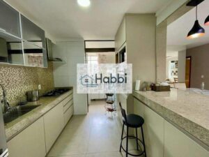 o apartamento conta com água quente