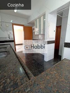 área de serviço separada e DCE.  02 Vagas de garagem cobertas.  Prédio com fachada revestida