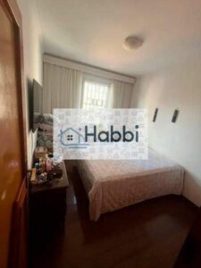 Apartamento com aproximadamente 180m².  01 salas amplas para 2 ambientes