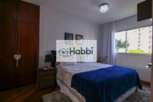 02 vagas – Vila Paris  Sala de estar ampla para dois ambientes com piso em tábua corrida