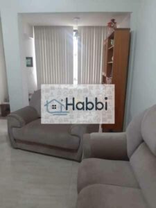 sendo 2 com armários planejados e 1 suite com armário e box blindex;   01 Banho social com piso em porcelanato