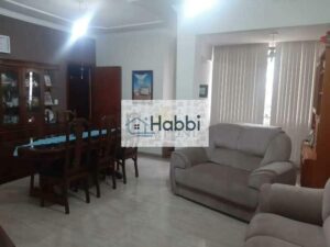 Apartamento com aproximadamente 96m².   01 Sala ampla para dois ambientes com piso em porcelanato;   01 Cozinha com armários planejados