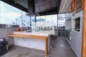 1 Suíte e 4 Vagas – 230 m² – Castelo  1º Pavimento:  • Sala: Ampla sala para 2 ambientes