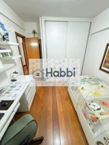 banho da suíte com bancada em granito