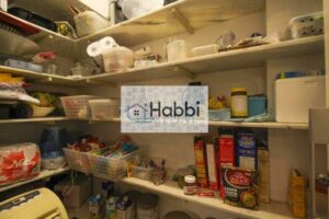 bancada com dois bojos e banheira de hidromassagem.   ? Garagem: 3 vagas cobertas e um box de despejo.   ? Características do Edifício:   ? Prédio totalmente revestido em granito
