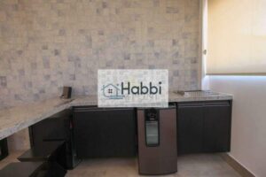 incluindo um agradável espaço gourmet.   Cozinha Funcional: Cozinha com piso em porcelanato
