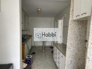 Comodidades  Área de Serviço  Closet  Salas  Armário quarto  Lavabo  Piscina  Salão de festa  Jardim  Interfone  Portaria 24 Horas  Armário cozinha  Portao eletrônico  Informações Adicionais  Condomínio: R$ 2.850