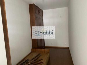 com espaço adequado para máquina de lavar e outros equipamentos; DCE;   03 vagas de garagem cobertas.   Condomínio:  Portaria 24 horas