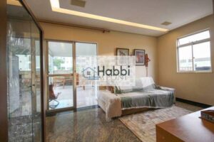 perfeitas para relaxar e apreciar a vista.   • Área de Serviço Bem Distribuída: Espaço organizado para otimizar as atividades do dia a dia.   2° Pavimento:   • Sala de TV Ampla: Com iluminação personalizada e piso em granito