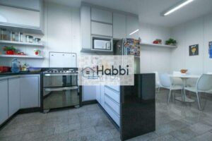 bancada e piso em granito; 01 suíte master muito ampla