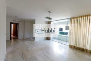 a suíte máster com closet e varanda. Todos os quartos com armários
