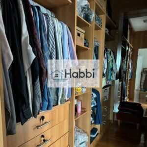 Comodidades  Área de Serviço  Closet  Churrasqueira  Salas  Armário quarto  Lavabo  Piscina  Quadraesportiva  Salão de festa  DCE  Jardim  Interfone  Portaria 24 Horas  Playground  Armário cozinha  Portao eletrônico  Alarme  Informações Adicionais  Condomínio: R$ 2.460
