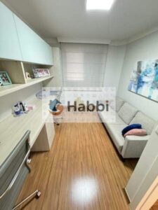 com uma sala para dois ambientes