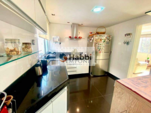 com aproximadamente 224m²