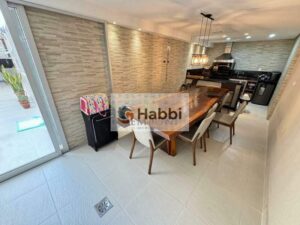 proporcionando o cenário perfeito para o sucesso da sua empresa. A ampla sala para dois ambientes