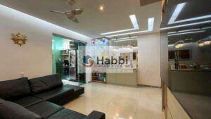 bancadas em granito e armários. Imagine celebrar conquistas e fortalecer laços com clientes e colaboradores em um ambiente tão agradável e convidativo.  O espaço coberto com jacuzzi e a ampla área externa descoberta com vista maravilhosa complementam as opções de lazer