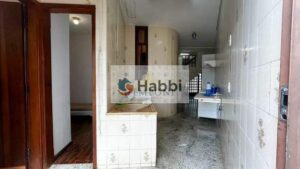 enquanto as 5 vagas de garagem oferecem praticidade e segurança para sua família e visitantes. Além disso