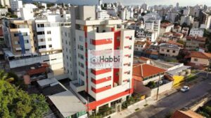 próximo a todo tipo de comércio e com fácil acesso a linhas de ônibus.