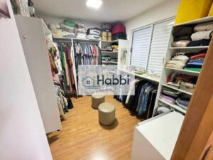 ampla sala para 02 ambientes com rebaixamento em gesso