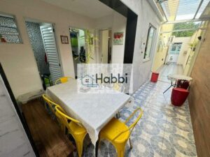 cozinha com bancadas em granito e armários planejados